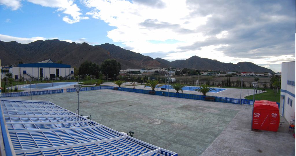 Panorámica piscina de verano